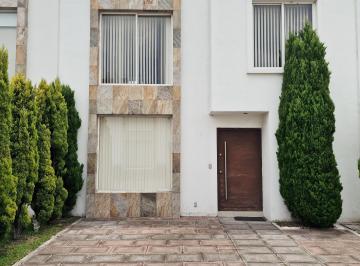 Fachada · Venta Casa en San Mateo Atenco! Vive en un Entorno Lleno de Comodidades