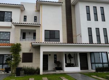 Casa · 186m² · 4 Recámaras · 2 Estacionamientos · Casa en Renta en Ocoyoacac, La Escondida Residencial – con Roof Garden y Vista Al Lago Central