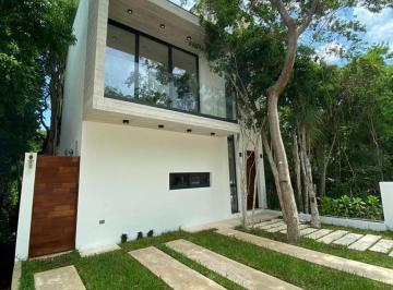 Casa · 225m² · 3 Recámaras · 2 Estacionamientos · Aldea Ha Puerto Morelos Casa en Venta