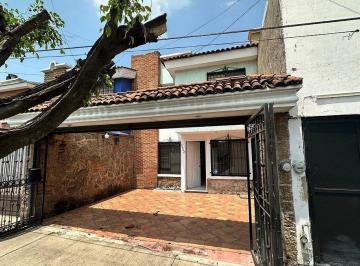 d9d3a0ca57d0e58005d0a3f834c59f2ec1eaf543b41d59266dfc25f358485c13 · Casa en Venta Sobre Av Valdepeñas