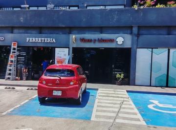 Local en centro comercial , Zapopan · Excelente Local en Plaza Comercial