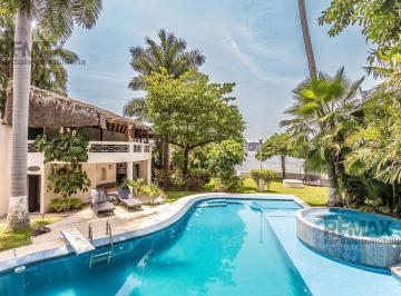 Casa · 854m² · 7 Recámaras · 8 Estacionamientos · Venta de Residencia en Tequesquitengo con Acceso Al Lago y Muelle Privado …clave 6204