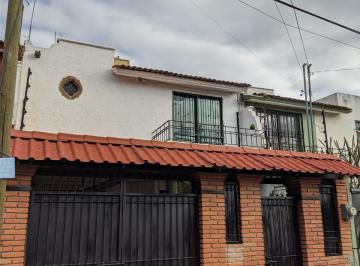 Casa de 3 habitaciones, Querétaro · Casa por El Tec de Monterrey, Frente a Jardin