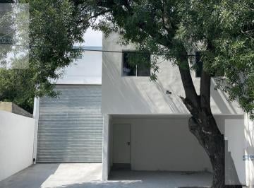 Bodega comercial · 475m² · 2 Estacionamientos · Bodega en Renta en Guadalupe