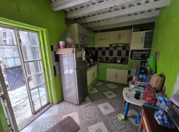 Departamento de 4 habitaciones, Celaya · Edificio en Venta con 3 Departamentos y Local Comercial