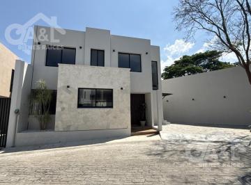 Casa · 240m² · 4 Recámaras · 1 Estacionamiento · Casa en Venta en La Finca de Las Cumbres Recamara Planta Baja
