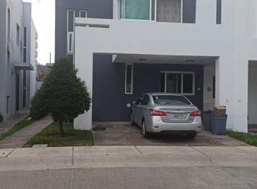 Casa de 3 habitaciones, Tlajomulco de Zúñiga · Casa en Renta en Bosques de Santa Anita