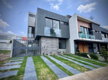 Casa de 4 habitaciones, Zapopan · Casa en Venta en Valle Imperial Coto Sueco