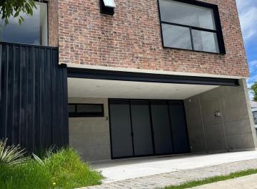 Casa en condominio · 295m² · 3 Recámaras · 2 Estacionamientos · Casa en Renta, 3 Recámaras, 295 m² Construcción, Excelente Ubicación, Entrega en Julio