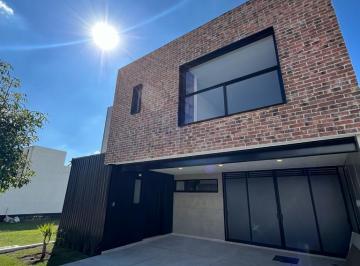 Casa en condominio · 295m² · 3 Recámaras · 2 Estacionamientos · Casa en Renta, 3 Recámaras, 295 m² Construcción, Excelente Ubicación, Entrega en Julio