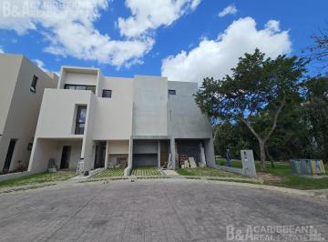 Casa · 175m² · 3 Recámaras · 2 Estacionamientos · Casa en Venta en Arbolada, Huayacan, Cancún