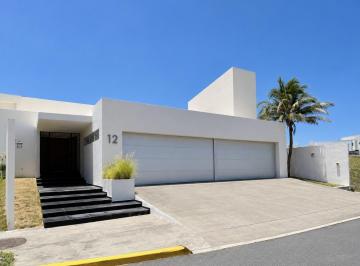 Casa · 717m² · 3 Recámaras · 4 Estacionamientos · Casa en Venta Playas del Conchal