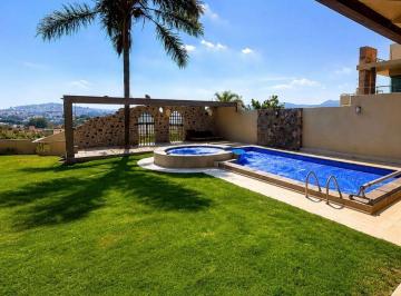 Casa de 5 habitaciones, Querétaro · Casa de 1056 m² con 5 Habitaciones en Venta y Renta en Villas del Mesón