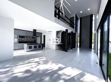 Casa · 310m² · 3 Recámaras · 3 Estacionamientos · Casa en Venta en Vía Cumbres Cancún