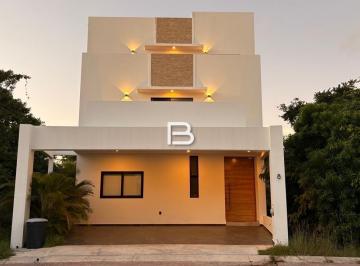 Casa · 450m² · 5 Recámaras · 2 Estacionamientos · Venta de Casa en Rio Huayacan Cancún