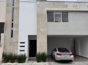 b0bc76d99a39b668a0412954b098f8e68f6f2caef9bc1453d340b48574796108 · Hermosa Casa en Venta en Privada Los Encinos - Carr. Nacional 3 Rec 3.5 Baños