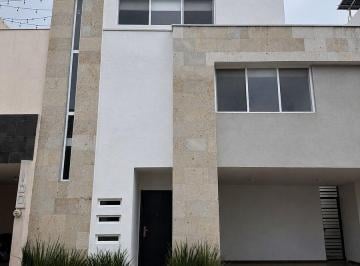 e29b75b7aa0bb86408dba1326bdb154479f90f5f8a4a4e7b98aad4ac705563ab · Hermosa Casa en Venta en Privada Los Encinos - Carr. Nacional 3 Rec 3.5 Baños