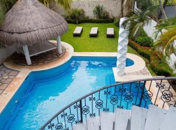 Villa · 5 Recámaras · 2 Estacionamientos · Hermosa Villa Renta Vacacional en Cancún