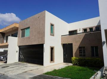 Casa de 3 habitaciones, Monterrey · Casa en Venta en Carretera Nacional