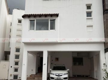 Casa · 672m² · 3 Recámaras · 3 Estacionamientos · Casa en Venta en La Muralla