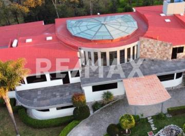 Casa · 1370m² · 4 Recámaras · 7 Estacionamientos · Casa en Venta - (4)