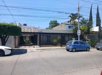 Casa de 4 habitaciones, Guadalajara · Casa de Una Planta, Enfraccionamiento Jardines del Bosque — 4 Rec · 303 m²