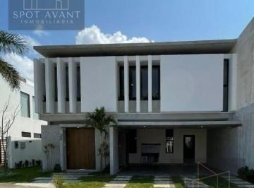 Casa · 298m² · 4 Recámaras · 2 Estacionamientos · Casa en Venta en Fracc. Punta Tiburón, Alvarado, Ver