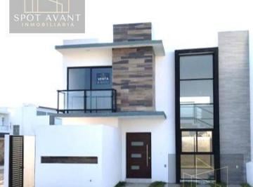 Casa · 165m² · 3 Recámaras · 2 Estacionamientos · Venta Fracc. Lomas de La Rioja