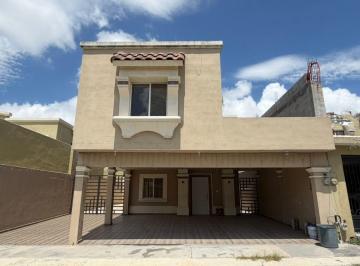 Casa de 3 habitaciones, San Nicolás de los Garza · Casa en Venta en San Nicolás | Urbiquinta | Amplios Espacios y Cochera Triple