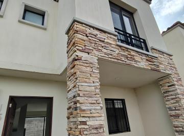 Casa en condominio de 3 habitaciones, El Marqués · Renta Casa 3 Hab 2.5 Baños Frente a Parque en Capital Sur