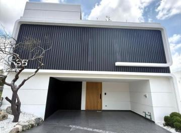 Casa en condominio · 200m² · 4 Recámaras · 2 Estacionamientos · Casa en Parque Isla Blanca con Récamara en Planta Baja