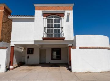 N/A · Casa en Circuito Cerrado Cerca del Nuevo Issste | 3 Recámaras y Amplios Espacios.