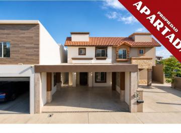 N/A · Renta Casa | Puerta de Hierro - Excelente Ubicación y Seguridad.