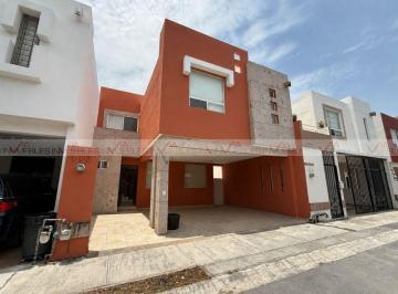 Casa · 210m² · 3 Recámaras · 2 Estacionamientos · Casa en Renta en General Escobedo