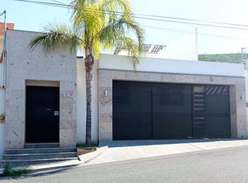 Casa de 4 habitaciones, Monterrey · Casa en Renta Vista Hermosa