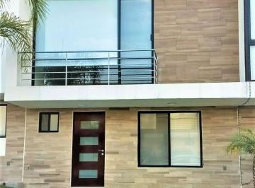 Casa de 3 habitaciones, Querétaro · Casa en Renta Privada El Refugio Alberca Gym 3 Rec 3 Baños 2 Est Balcón Cocina Integral Isla Jardín