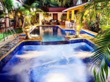 Casa de 7 habitaciones, Cozumel · Casa de Huéspedes de 7 Habitaciones con Arquitectura Colonial Mexicana, Piscina, en Venta y Renta