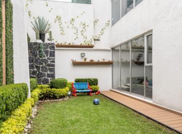 Casa de 3 habitaciones, La Magdalena Contreras · Casa en Venta con Jardín y Remodelada, Conócela Ya!