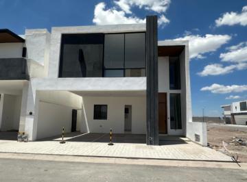 1 · Casa en Venta en Los Viñedos, Torreón - Espacios Amplios y Excelente Ubicación