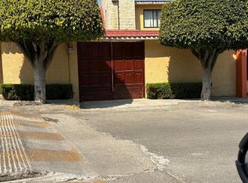 Casa · 210m² · 3 Recámaras · 2 Estacionamientos · Casa en Venta
