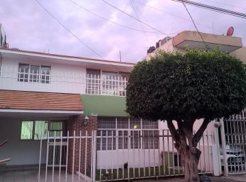 Casa de 4 habitaciones, Guadalajara · Hermosa y Original Casa en Venta