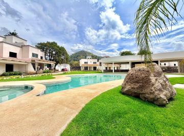 Casa de 4 habitaciones, Cuernavaca · Casas en Ahuatepec con Alberca y Seg 24/7 con Escrituras