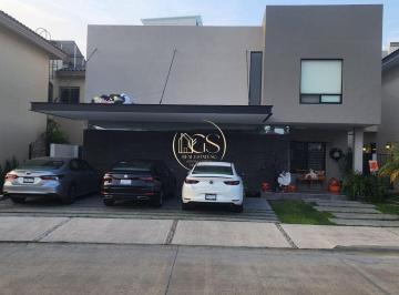 Casa en condominio · 380m² · 3 Recámaras · 3 Estacionamientos · Casa en Venta San Lorenzo Residencial Celaya