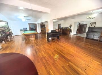 d7f2de8627b0f9877c7a7cd8a0d1c0ff9f56704a9c2b6e3bd7c899bdf238022f · Casa de Una Planta en Jurica Campestre con Alberca en Venta Para Remodelar