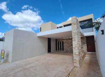 1 · Casa en Venta en Temozon Norte Merida