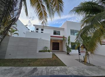 Casa en condominio · 450m² · 4 Recámaras · 2 Estacionamientos · Casa en Venta en Residencial Villamagna de 3 Recamaras