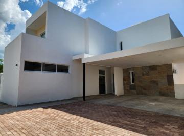 Casa de 4 habitaciones, Mérida · Casa en Renta en Blanca Residencial