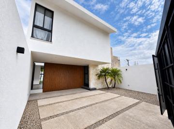 Casa · 220m² · 4 Recámaras · 2 Estacionamientos · Casa en Preventa en Privada con Porton Electrico, Temixco