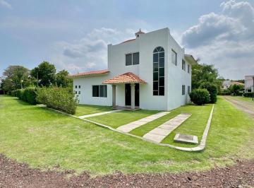 Casa · 178m² · 3 Recámaras · 2 Estacionamientos · Casa en Venta en Residencial Santa Ines, Oacalco. Yautepec con 800 m² Terreno