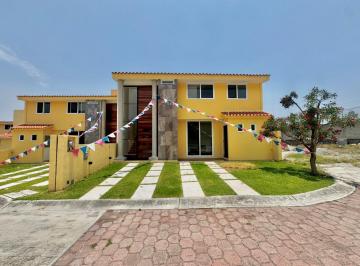 Casa · 180m² · 4 Recámaras · 2 Estacionamientos · Casa con 4 Recamaras en Fraccionamiento El Paraíso, con Casa Club. Jiutepec. Morelos